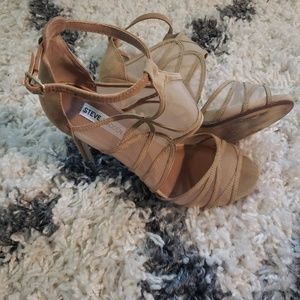 Cute strappy mesh heel